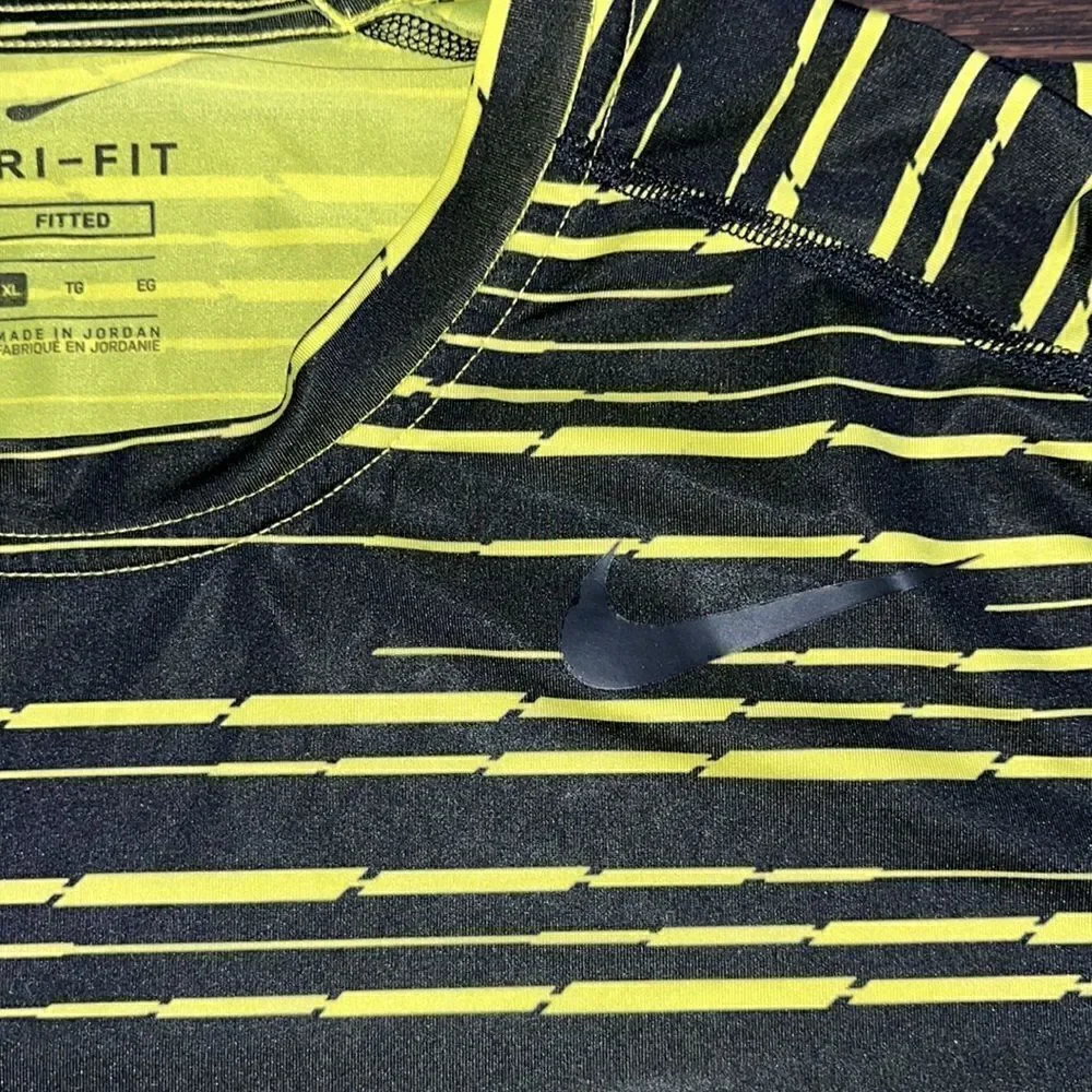 Nike DriFit Fitted stretch SS Black & Gold Pittsburgh Steelers Colors T shirt XL